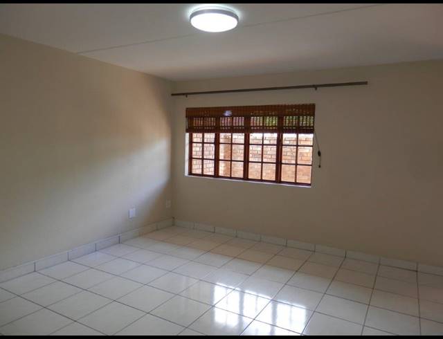 2 BEDROOM TOWNHOUSE RENTED IN WELTEVREDEN PARK